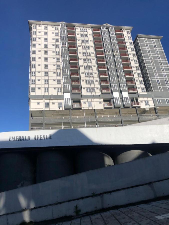Ramadhina Eagle Eye View Home2Stay Emerald Avenue Бринчанг Екстериор снимка